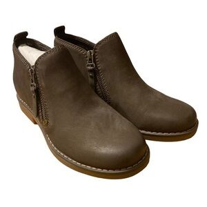 Hush Puppies Women's Mazin Cayto
Boot Size 6.5 Like New